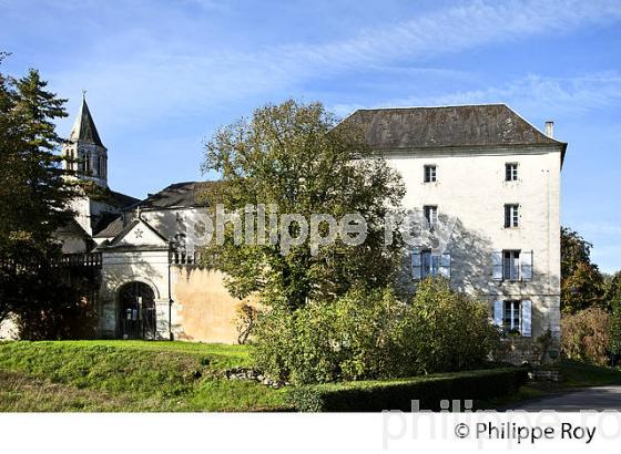 LE VILLAGE FORTIFIE DE TORSAC,  CHARENTE. (16F01124.jpg)