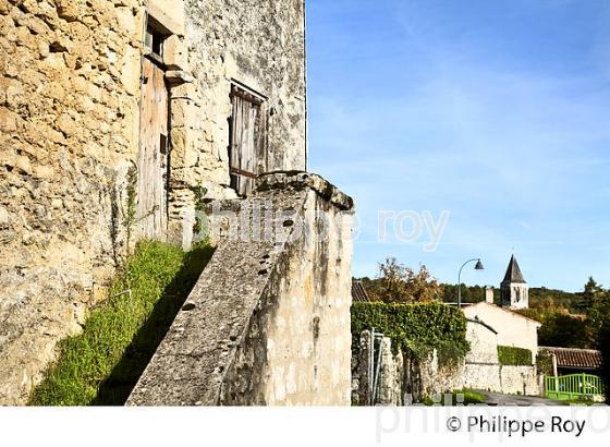 LE VILLAGE FORTIFIE DE TORSAC,  CHARENTE. (16F01129.jpg)