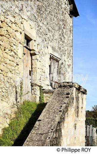 LE VILLAGE FORTIFIE DE TORSAC,  CHARENTE. (16F01130.jpg)