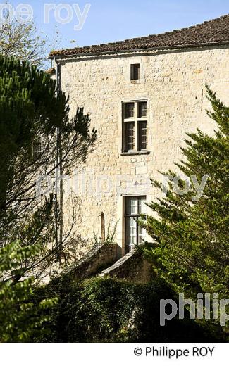 LE VILLAGE FORTIFIE DE TORSAC,  CHARENTE. (16F01132.jpg)