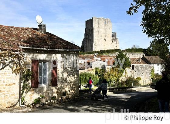 LE VILLAGE MEDIEVAL  DE  MARTHON, CHARENTE. (16F01210.jpg)