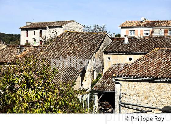 LE VILLAGE MEDIEVAL  DE  MARTHON, CHARENTE. (16F01212.jpg)