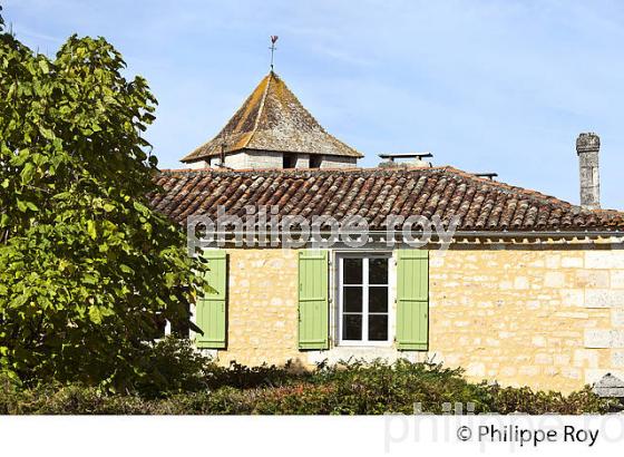 LE VILLAGE MEDIEVAL  DE  MARTHON, CHARENTE. (16F01215.jpg)