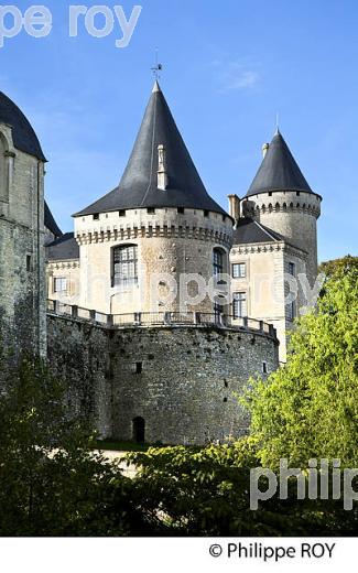 LE CHATEAU,   VILLAGE MEDIEVAL  DE  VERTEUIL-SUR-CHARENTE,  CHARENTE. (16F01304.jpg)