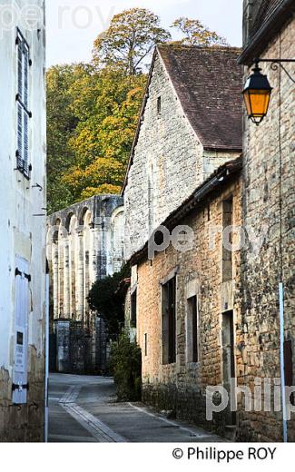 VILLAGE MEDIEVAL  DE NANTEUIL EN VALLEE, VALLEE DE L' ARGENTOR  CHARENTE. (16F01322.jpg)