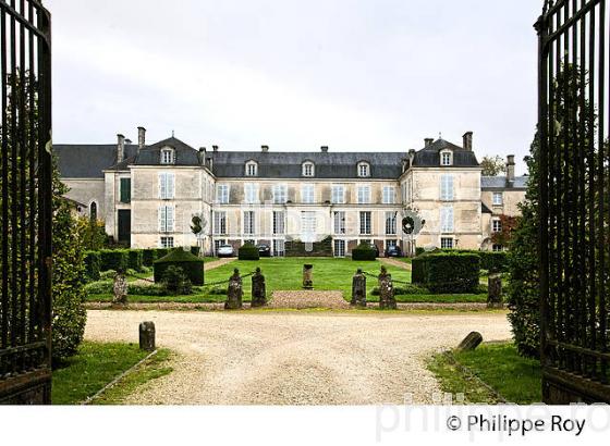 CHATEAU DE L' ABREGEMENT, VILLAGE  DE  BIOUSSAC, VALLEE DE LA CHARENTE. (16F01330.jpg)