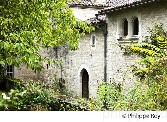 VILLAGE MEDIEVAL  DE TUSSON , VALLEE D' AULME,  CHARENTE (16F01339.jpg)