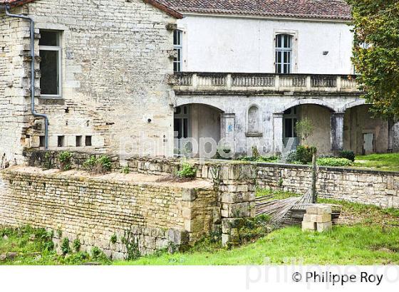 MONASTERE DE TUSSON, VILLAGE MEDIEVAL  DE TUSSON , VALLEE D' AULME,  CHARENTE. (16F01414.jpg)