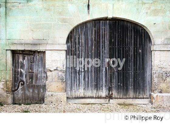 FERME CHARENTAISE, VILLAGE DE  SAINT SIMEUX,  VALLEE DE LA CHARENTE,   CHARENTE. (16F01619.jpg)