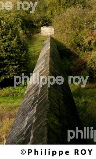 Aqueduc - Charente Maritime (17F03825.jpg)