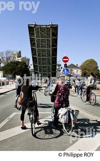 PONT LEVANT DU GABUT ,  LA ROCHELLE, CHARENTE MARITIME, FRANCE (17F06634.jpg)