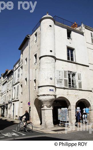 QUARTIER HISTORIQUE  DE LA ROCHELLE, CHARENTE MARITIME, FRANCE (17F06827.jpg)