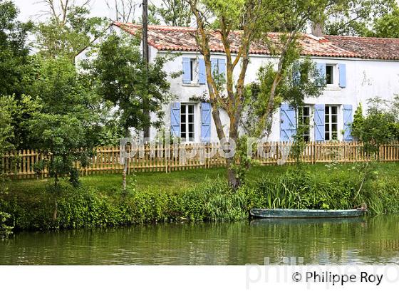 MAISON TRADITIONNELLE, SEVRE NIORTAISE, MARAIS POITEVIN, CHARENTE-MARITIME. (17F07233.jpg)