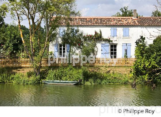 MAISON TRADITIONNELLE, SEVRE NIORTAISE, MARAIS POITEVIN, CHARENTE-MARITIME. (17F07236.jpg)