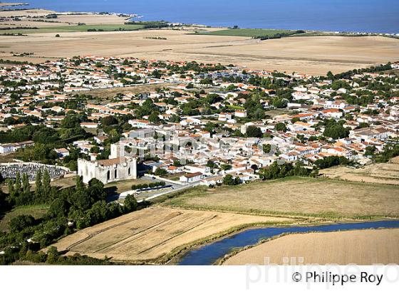 VILLAGE D' ESNANDES, MARAIS POITEVIN,  ANSE DE L' AIGUILLON, CHARENTE-MARITIME. (17F07520.jpg)