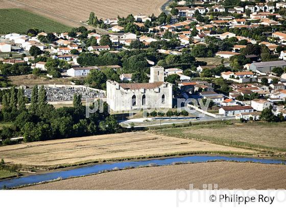 VILLAGE D' ESNANDES, MARAIS POITEVIN,  ANSE DE L' AIGUILLON, CHARENTE-MARITIME. (17F07521.jpg)