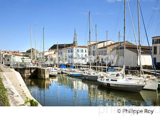 PORT DE MARANS ET SEVRE NIORTAISE, MARAIS POITEVIN, CHARENTE MARITIME. (17F07804.jpg)