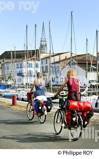 PORT DE MARANS ET SEVRE NIORTAISE, MARAIS POITEVIN, CHARENTE MARITIME. (17F07814.jpg)