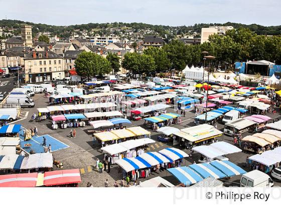 LE MARCHE DE BRIVE LA GAILLARDE, CORREZE, LIMOUSIN. (19F00401.jpg)