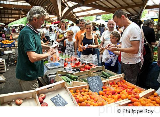 LE MARCHE DE BRIVE LA GAILLARDE, CORREZE, LIMOUSIN. (19F00415.jpg)