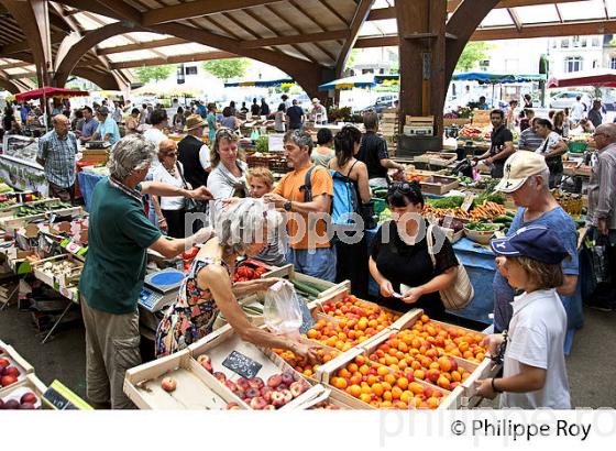 LE MARCHE DE BRIVE LA GAILLARDE, CORREZE, LIMOUSIN. (19F00416.jpg)