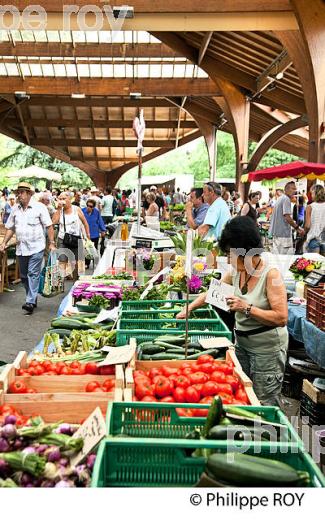 LE MARCHE DE BRIVE LA GAILLARDE, CORREZE, LIMOUSIN. (19F00424.jpg)