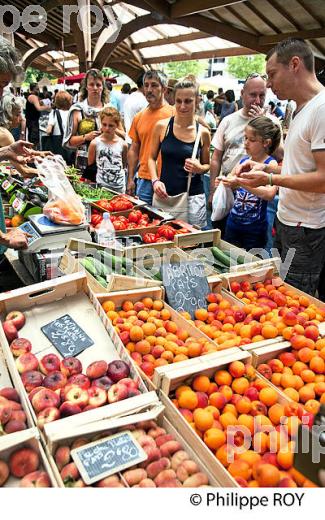 LE MARCHE DE BRIVE LA GAILLARDE, CORREZE, LIMOUSIN. (19F00425.jpg)