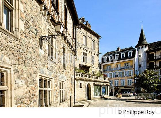 LES BATIMENTS CONVENTUELS  DE L' ANCIENNE ABBAYE SAINT-MARTIN,  TULLE, CORREZE, LIMOUSIN. (19F01016.jpg)