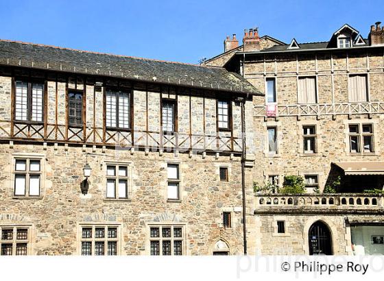 LES BATIMENTS CONVENTUELS  DE L' ANCIENNE ABBAYE SAINT-MARTIN,  TULLE, CORREZE, LIMOUSIN. (19F01017.jpg)