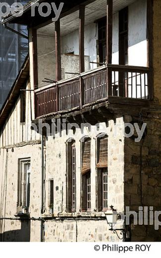 HOTEL PARTICULIER, QUARTIER DE L' ENCLOS, VILLE DE TULLE, CORREZE, LIMOUSIN. (19F01034.jpg)