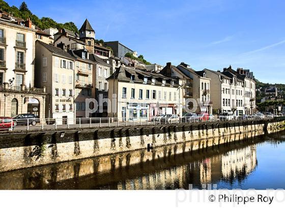 LES BERGES DE LA CORREZE ET LA VILLE DE  TULLE, LIMOUSIN. (19F01132.jpg)