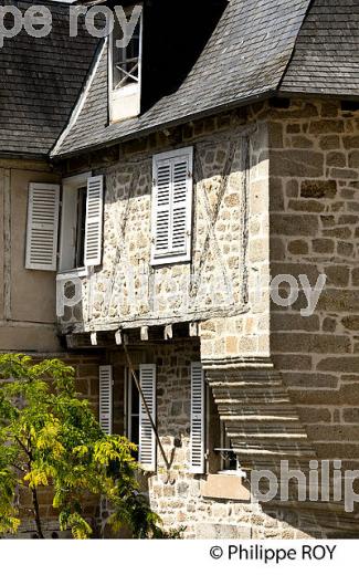 VILLAGE FORTIFIE DE CORREZE, PLATEAU DE MILLEVACHES , VALLEE DE LA  CORREZE, LIMOUSIN. (19F01215.jpg)