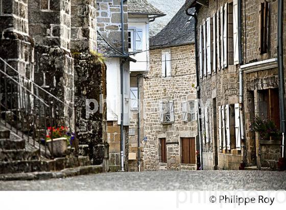 VILLAGE FORTIFIE DE CORREZE, PLATEAU DE MILLEVACHES , VALLEE DE LA  CORREZE, LIMOUSIN. (19F01227.jpg)