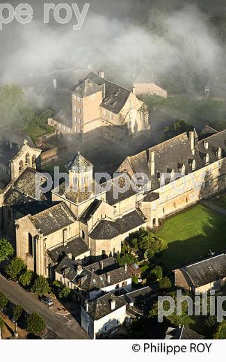 ABBAYE CISTERCIENNE, VILLAGE  D' AUBAZINE, CORREZE, LIMOUSIN. (19F02106.jpg)