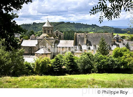 ABBAYE CISTERCIENNE, VILLAGE  D' AUBAZINE, CORREZE, LIMOUSIN. (19F02119.jpg)