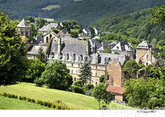 ABBAYE CISTERCIENNE, VILLAGE  D' AUBAZINE, CORREZE, LIMOUSIN. (19F02123.jpg)