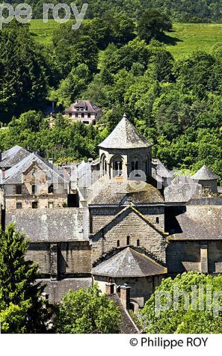 ABBAYE CISTERCIENNE, VILLAGE  D' AUBAZINE, CORREZE, LIMOUSIN. (19F02127.jpg)