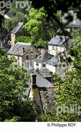 LE  VILLAGE  D' AUBAZINE, CORREZE, LIMOUSIN. (19F02240.jpg)