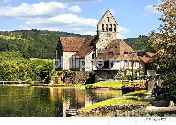 CHAPELLE DES PENITENTS, VILLAGE DE BEAULIEU SUR DORDOGNE ET  LA DORDOGNE, CORREZE, LIMOUSIN. (19F02419.jpg)