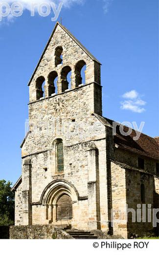 CHAPELLE DES PENITENTS, VILLAGE DE BEAULIEU SUR DORDOGNE ET  LA DORDOGNE, CORREZE, LIMOUSIN. (19F02422.jpg)