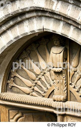 EGLISE ABBATIALE, VILLAGE DE BEAULIEU SUR DORDOGNE, VALLEE DE LA DORDOGNE, CORREZE, LIMOUSIN. (19F02429.jpg)