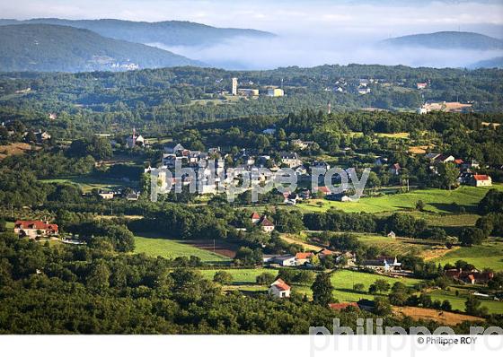 VILLAGE DE NESPOULS, PAYS DE BRIVE, CORREZE, LIMOUSIN. (19F02811.jpg)