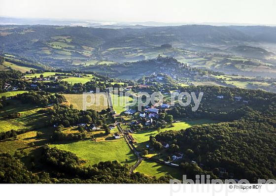 VILLAGE PERCHE   DE TURENNE,  VALLEE DE LA TOURMENTE, CORREZE, LIMOUSIN. (19F02816.jpg)