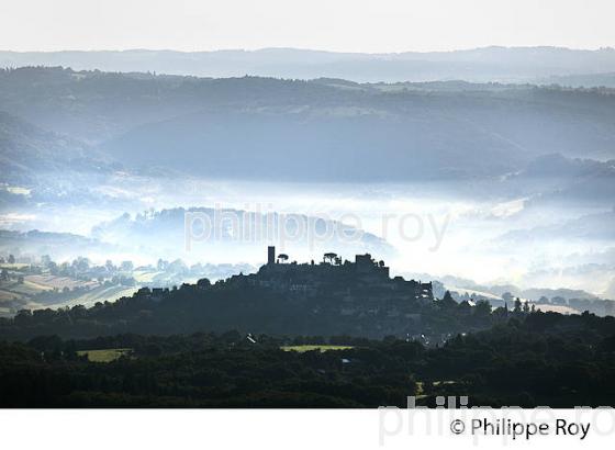 VILLAGE PERCHE   DE TURENNE,  VALLEE DE LA TOURMENTE, CORREZE, LIMOUSIN. (19F02817.jpg)