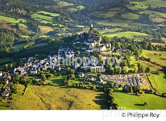 VILLAGE PERCHE   DE TURENNE,  VALLEE DE LA TOURMENTE, CORREZE, LIMOUSIN. (19F02821.jpg)