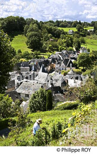 VILLAGE PERCHE   DE TURENNE,  VALLEE DE LA TOURMENTE, CORREZE, LIMOUSIN. (19F03015.jpg)