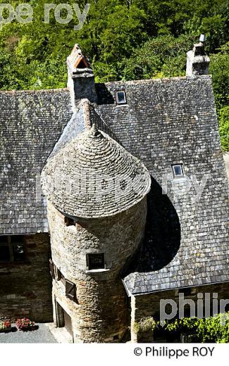 VILLAGE PERCHE   DE TURENNE,  VALLEE DE LA TOURMENTE, CORREZE, LIMOUSIN. (19F03019.jpg)