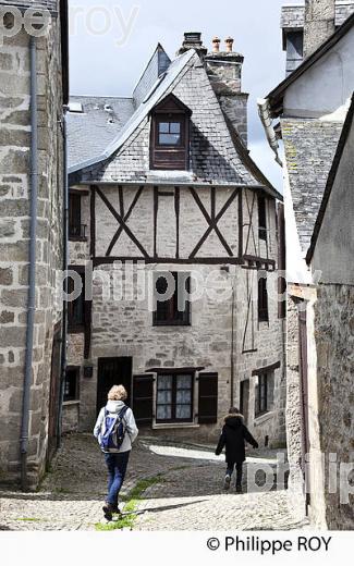 VILLAGE DE TREIGNAC  PLATEAU DE MILLEVACHES, CORREZE. (19F03621.jpg)