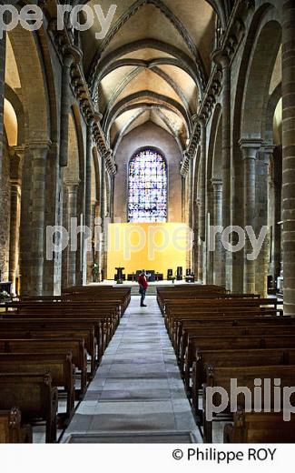 CATHEDRALE, VILLE DE TULLE, CORREZE, LIMOUSIN. (19F04605.jpg)