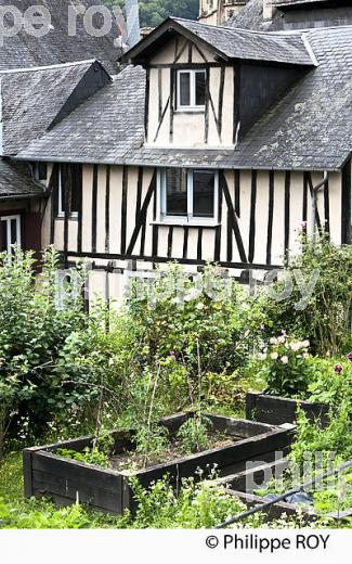 QUARTIER  DE L' ENCLOS, VILLE DE TULLE, CORREZE, LIMOUSIN. (19F04639.jpg)